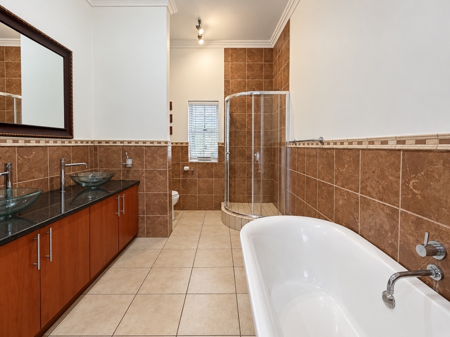 5 Bedroom Property for Sale in Kingswood Golf Estate Western Cape